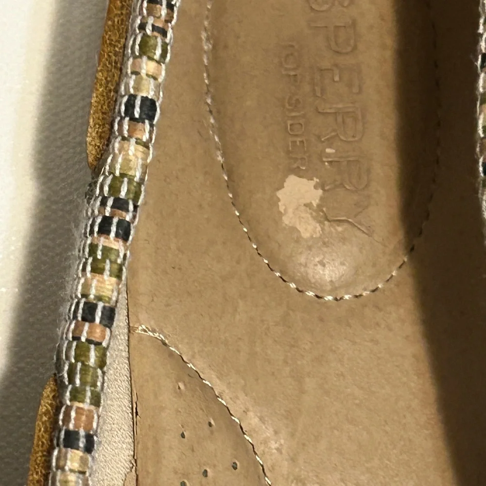 Sperry woven design